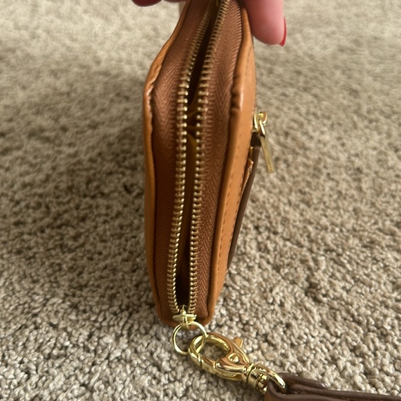 Cute Tan Fossil wristlet/wallet. - Picture 8 of 10